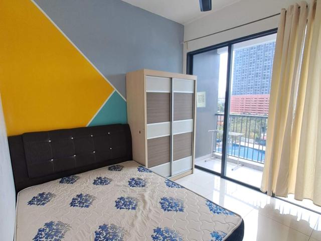 Big Balcony_Chinese Unit_Free Wifi_Available May