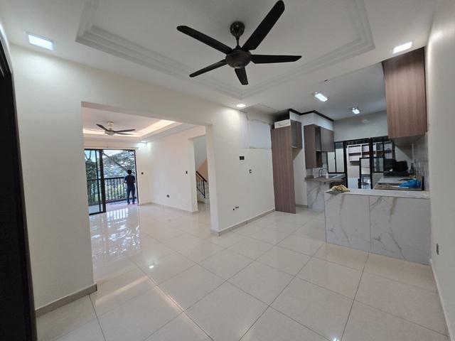 BIG BALCONY CORNER UNIT Armanee Duplex Condo Damansara Damai