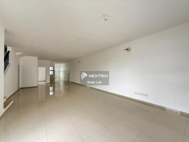 Big built up size 2 storey house @ the woodlands precinct, horizon hills, facing north east morning sun direction, value matched, partial furnished