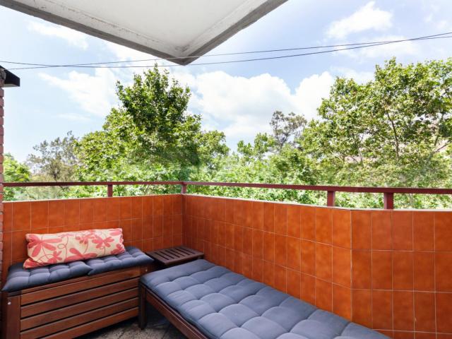 Big double bedroom with a nice view of Parc de la Ciutadella