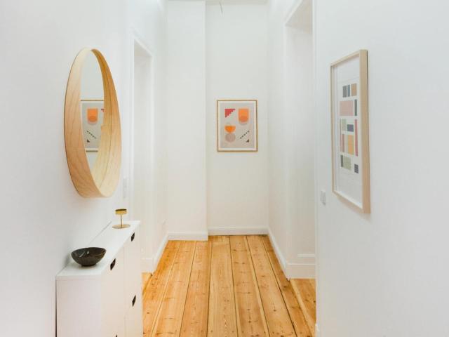 Big double bedroom with a balcony, in Moabit