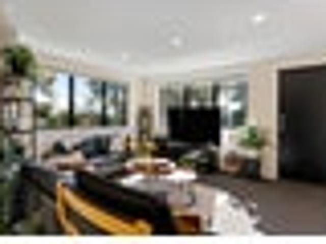 BIG FAMILY LIVING, LOW MAINTENANCE