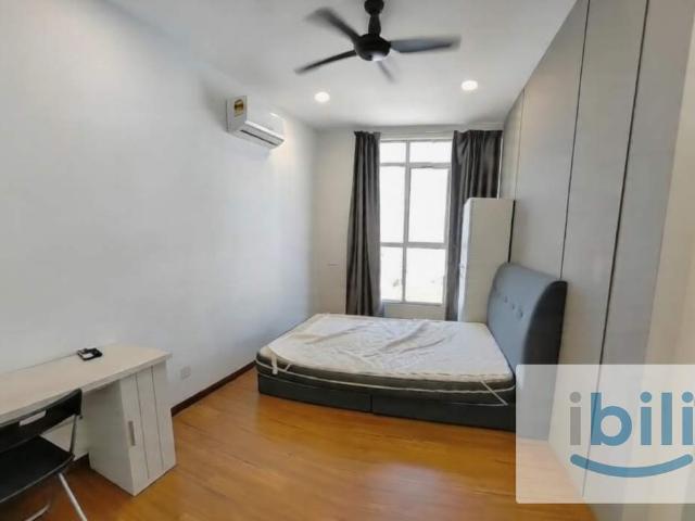BIG FEMALE Middle Room FREE Utility and WIFI, Walking distance BRT at Impian Meridian, Subang Jaya