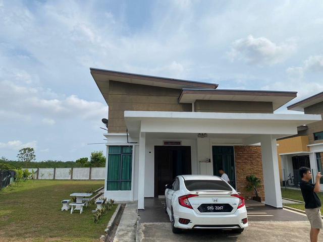 Big Fully Furnished Bungalow guarded gated Paya Rumput Perdana