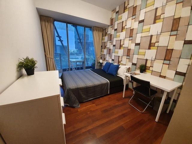 Big Outdoor Balcony Queen Room Raffles place MRT
