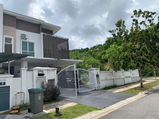 BIG LAND CORNER LOT Double Storey Saujana Tropika Seremban 2 60x70sqf