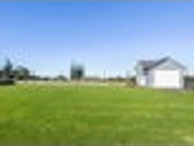 Big land, perfect location