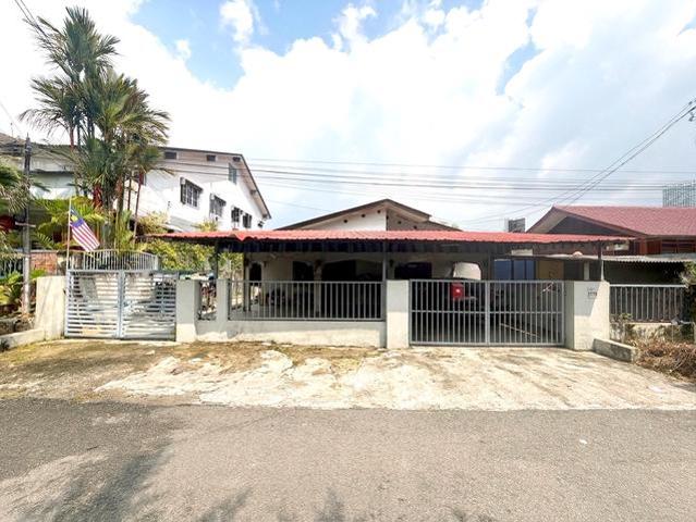Big Land Single Storey Bungalow House Kampung Cheras Baru