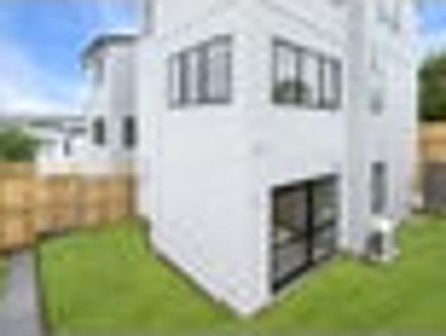 Big Modern Home in Westlake Zones