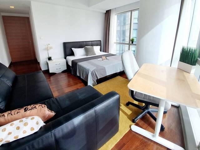 Big Master Bedroom, Working professionals Place,CBD Downtown MRT