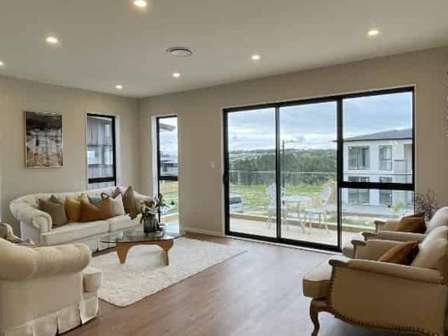 Big New 9 Bedroom House in Flat Bush