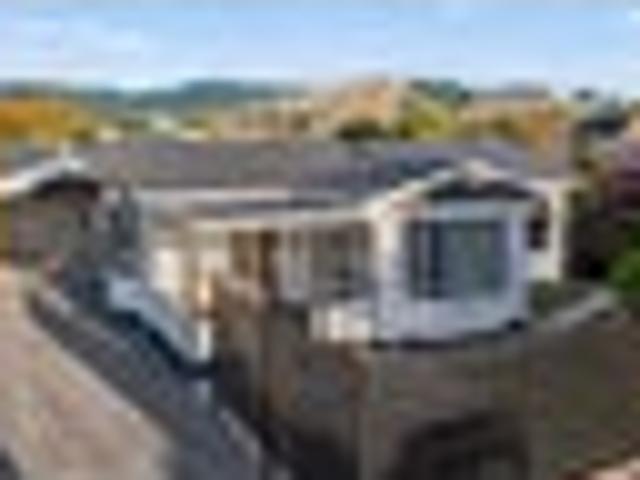 Big Section! Bonus Room! Brilliant Location!