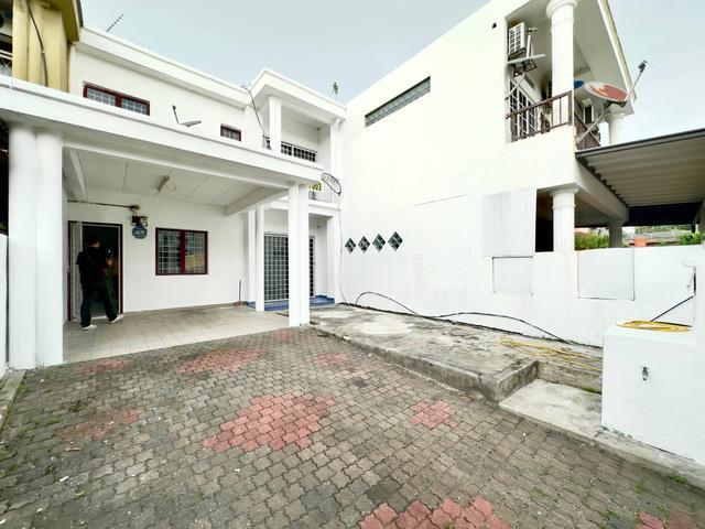 BIG SIZE 22x75 Double Storey Jalan Turmalin Seksyen 7 Shah Alam