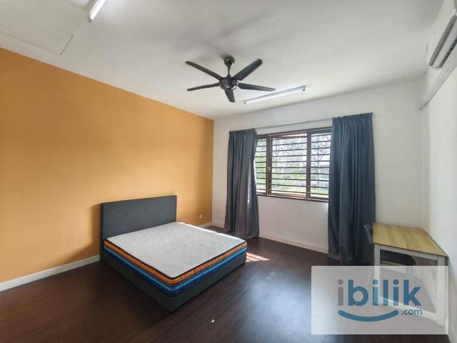 Big Size Master Room for rent