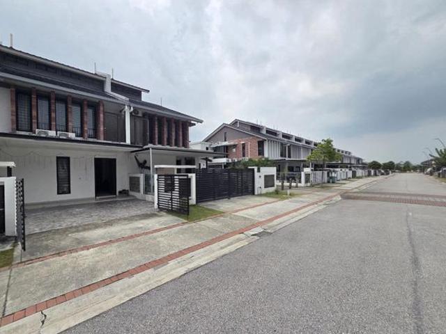 BIG SIZE RENOVATED 2 Storey Elmina 2 Denai Alam Shah Alam