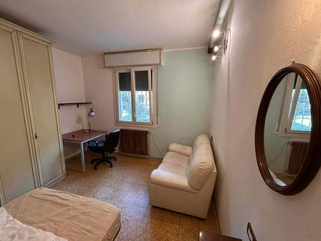 Big single room in a flat for just 3 students