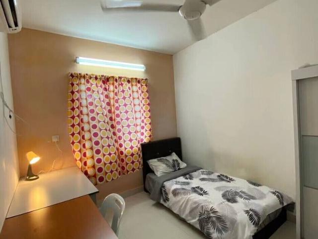 Big Single Room with Window for RENT @ PJS 7 Taylor’s / Sunway Students ‍