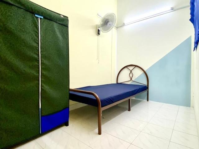 Big space middle room! Your Affordable Room Awaits At SS 2 PETALING JAYA