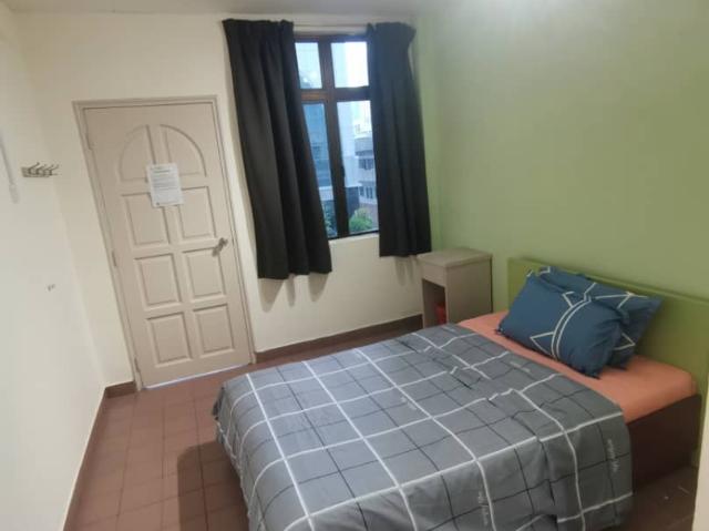BIG PROMOTION IN OCTOBER COZY ROOM FOR RENT NEAR CHOW KIT ATTACHED BATHROOM WITH 0 DEPOSIT ✅ 5 MIN WALK TO LRT STAT