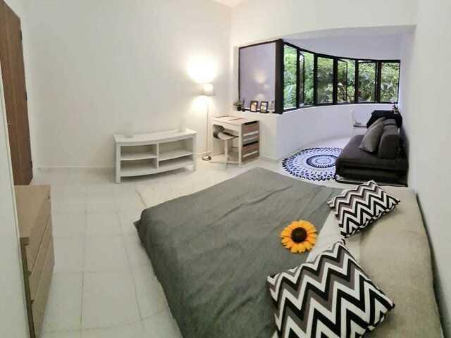 Big Queen Room @ Teresa ville condo Tiong Bahru MRT