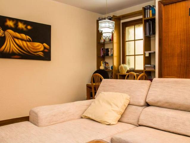 Big room with independent key in shared apartment, Sarrià Sant Gervasi