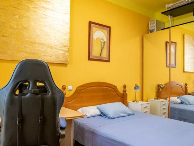 Big room with window view interior patio in 5 bedroom apartment, Salamanca