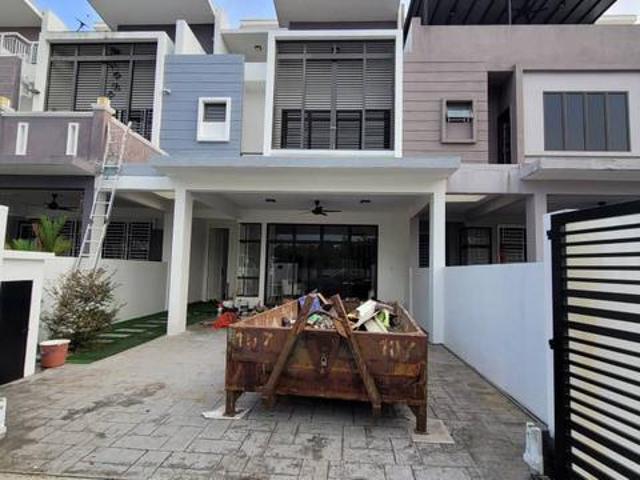 BIG UNIT ALAM IMPIAN 4 BEDROOM 5 BATHROOM READY TO MOVE In