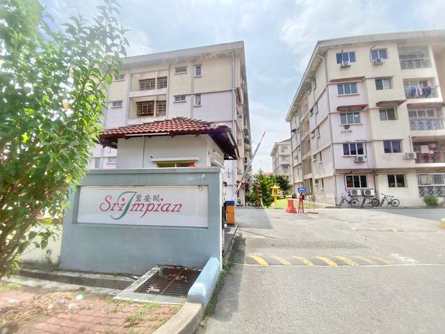 Big unit Sri Impian apartment Bukit Serdang Seri Kembangan for sale