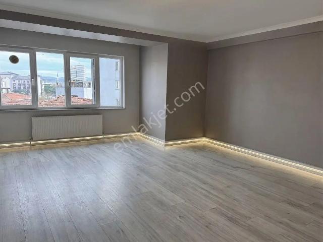 Biga Çarşı Merkezinde 138 M² Modern Kiralık 3+1 Daire
