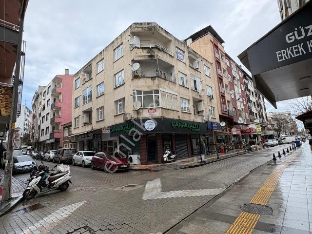 Biga Cadde Üstü Köşe Daire Satılık 2+1