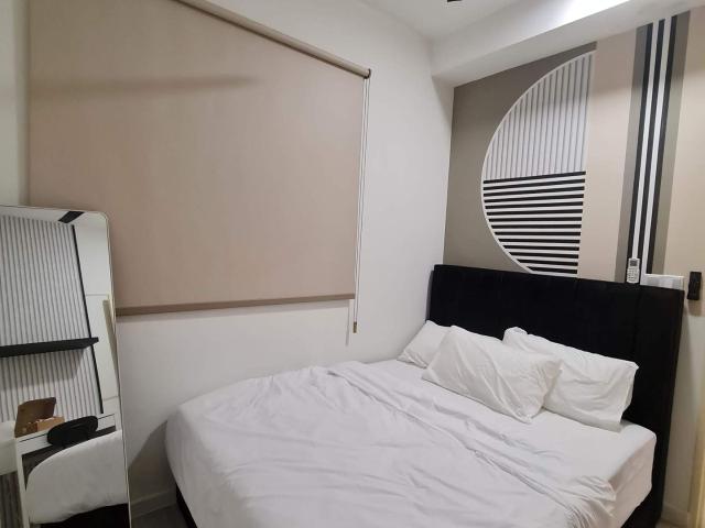 Bigger Middle Room With Lower Rental I FREE Cleaning I 5 Mins To MRT