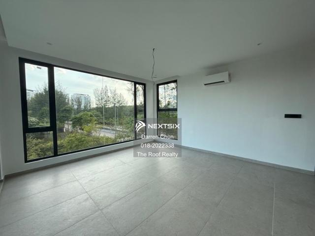 Biggest land in the taman, 40 ft side land, view to believe, well maintained unit