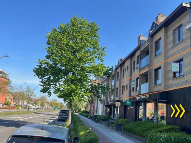 Bijzonder goedgelegen, ruim 3 slaapkamer appartement met ri