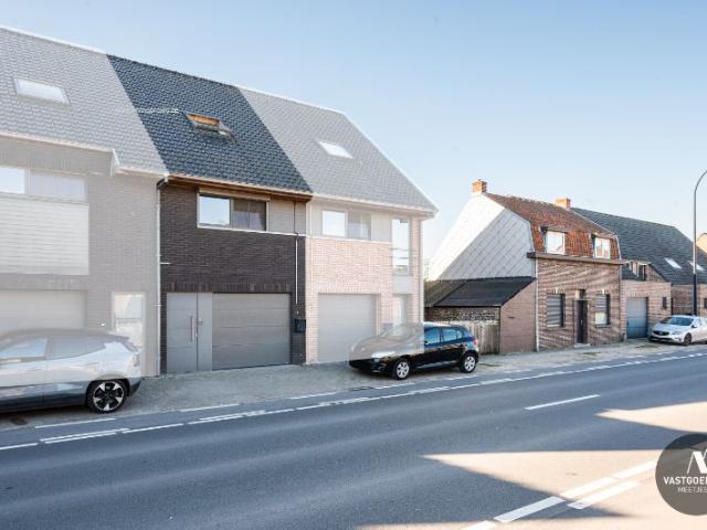 Bijzonder RUIME en recente woning met 3 slaapkamers te Adegem
