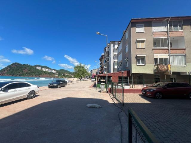 Bilgin Emlaktan Köy Merkezinde Denize Sıfır 2+1 Satılık Daire