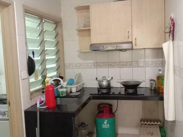Bilik sewa flora damansara