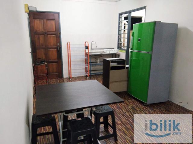 Bilik Sewa Wanita Melayu, Medium Sharing Room di Flat Setapak Indah, KL