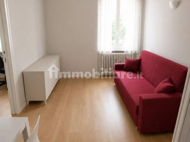 Bilocale via Col Moschin 11, Corso San Gottardo, Milano