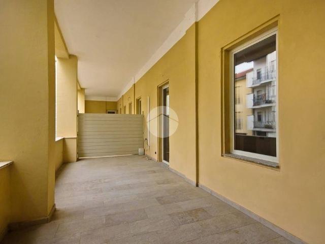Bilocale via Cavour 28, Centro, Bra