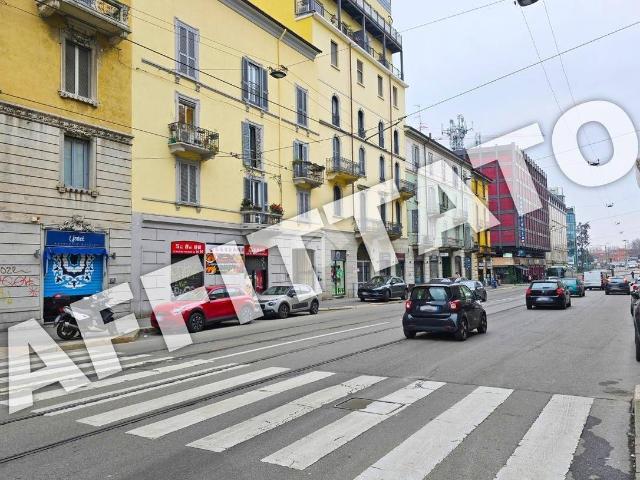Bilocale via Carlo Farini 38, Isola, Milano