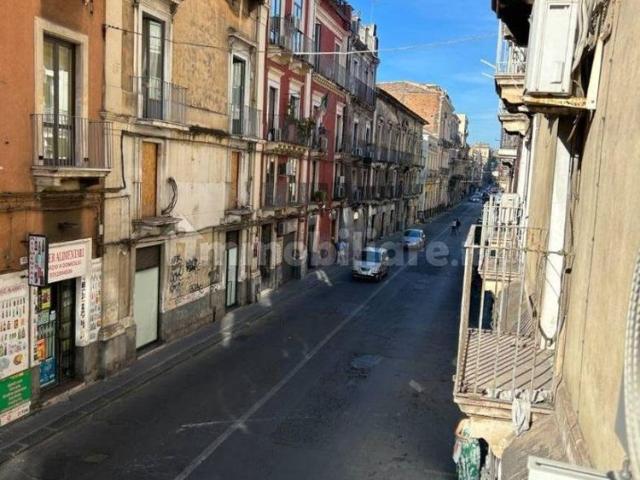Bilocale via Antonino di Sangiuliano 114, Centro Storico, Catania