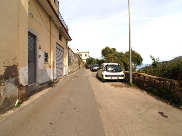 Bilocale via Alberi, Meta