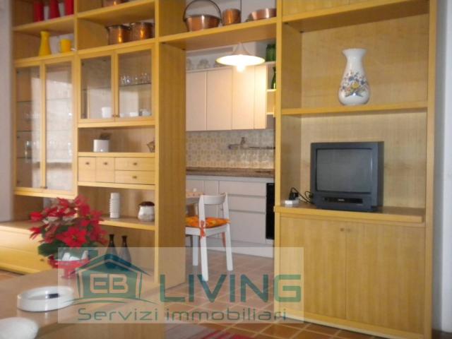 Bilocale via Alcide De Gasperi 20, Centro, Merate