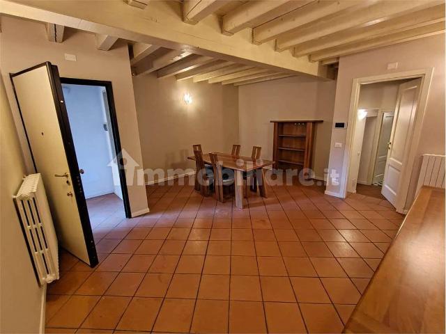 Bilocale via Garibaldi, Centro Storico, Desenzano del Garda