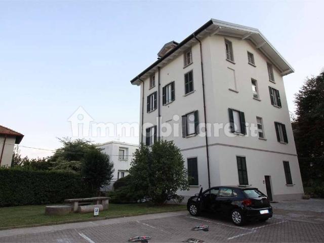 Bilocale via Gaspare Rosales, 11, Villa Olmo, Como