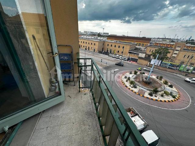 Bilocale via Giordano Bruno 1, Stazione, Ancona