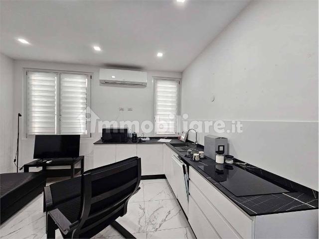 Bilocale via Dante, 20, Valduce Crispi, Como