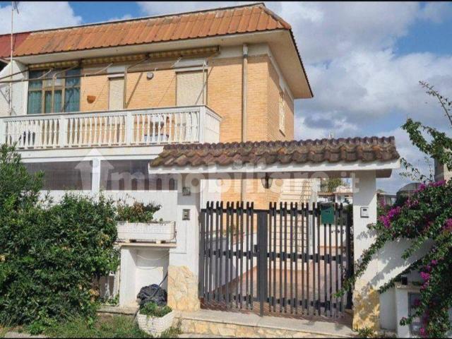 Bilocale via dei Delfini 155, Lido dei Coralli Sabbiedoro, Ardea