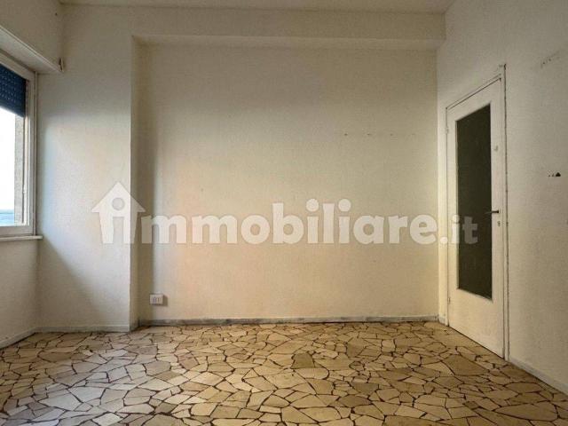 Bilocale via dei Tulipani 2, Giambellino, Milano