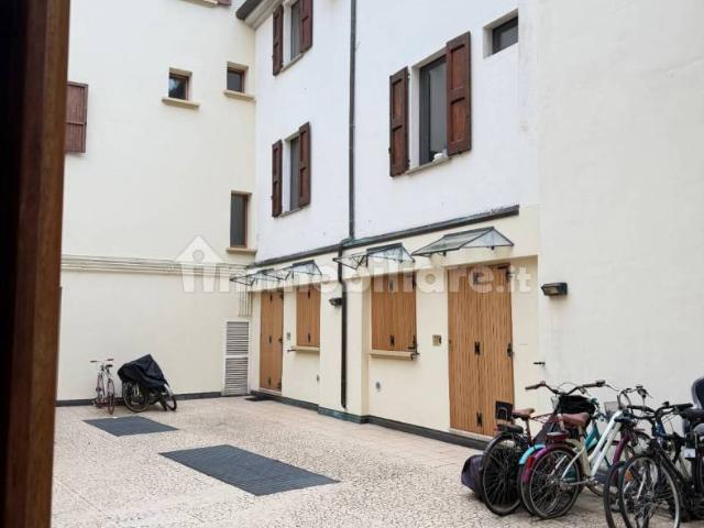 Bilocale via del Borgo di San Pietro 2, Irnerio, Bologna